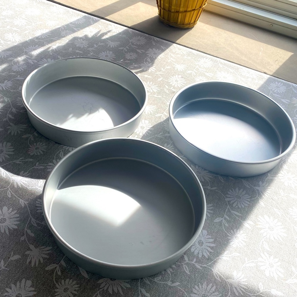 Set of 3 Wilton Layer Cake Pans (10 x 2 inch)